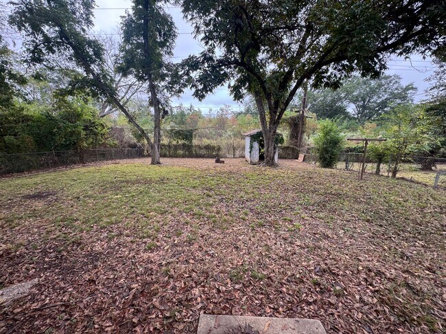Building Photo - Perfect Family Home