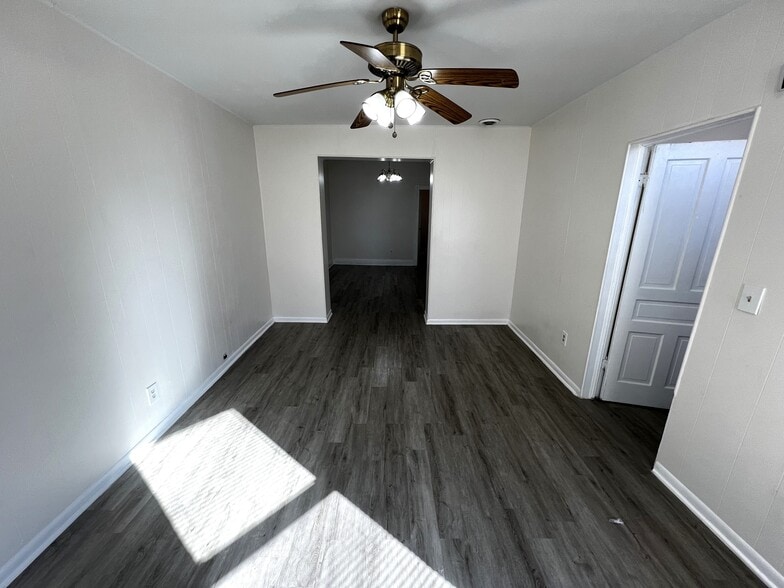 Building Photo - 9613 S Ave N