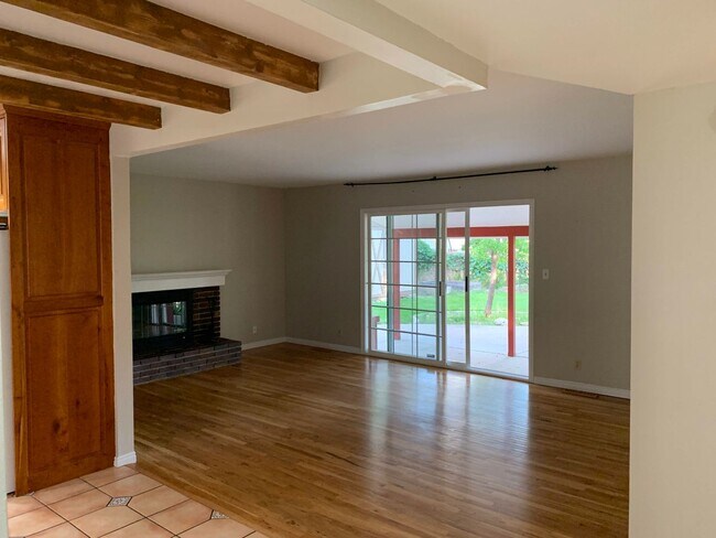 Building Photo - 550 E 250 N