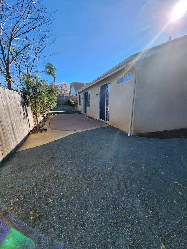 Building Photo - Gorgeous 4 Bed, 2 Bath Home with Large Garage and Fenced Backyard