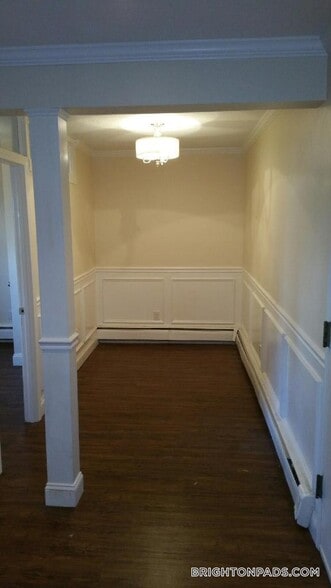 Building Photo - 142 Kenrick St
