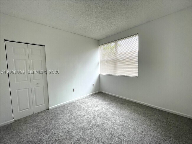 Building Photo - 17125 N Bay Rd