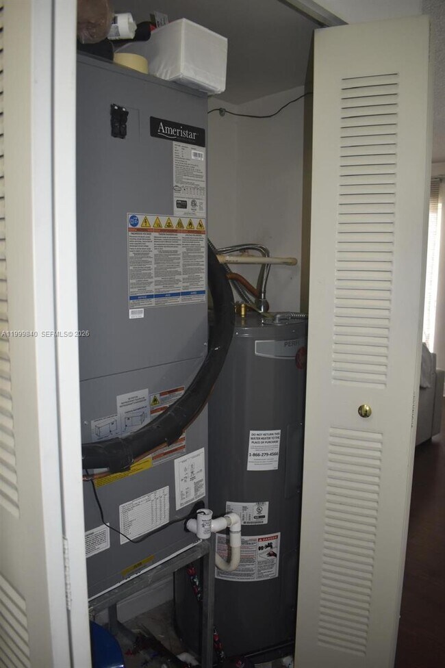 Building Photo - 5231 Geneva Ct