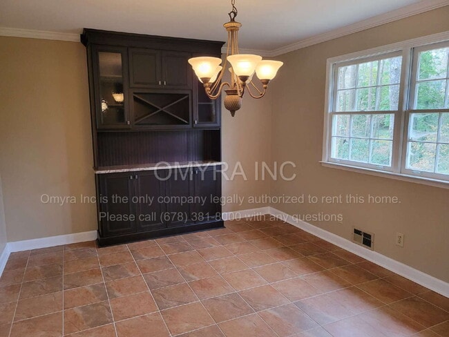 Building Photo - Lovely 4 Bedroom Home in Atlanta!