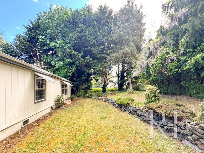 Building Photo - Your Private Getaway In Bremerton