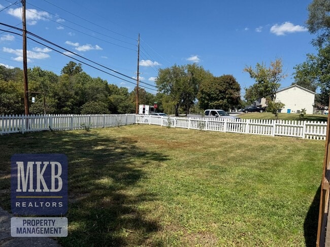 Building Photo - Beautiful Cape Cod with Greenway Access