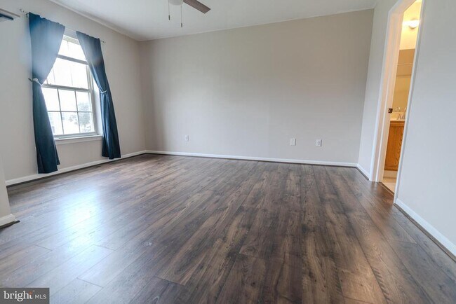 Building Photo - 200 Strawberry Ln