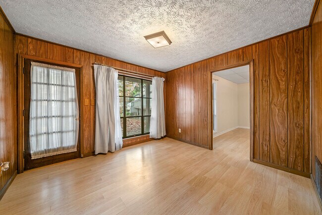 Building Photo - 670 Highland Ct