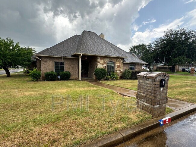 Building Photo - 2 Baylee Dr