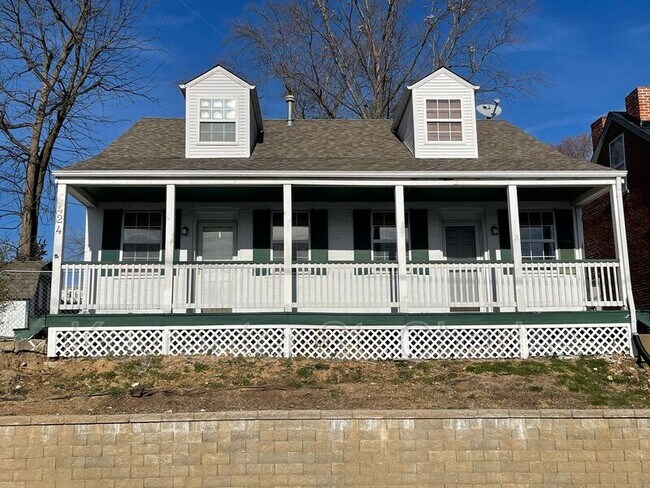 Primary Photo - 424 Tompkins St