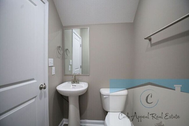 Building Photo - Luxury 2 bed 2 bath apt - brand new construction!! Washer, dryer and, internet utilities included!!
