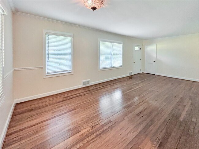 Building Photo - 6058 Harleston Rd NE