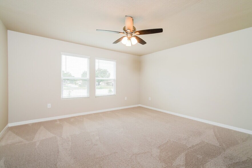 Building Photo - 1022 Oak Vly Dr