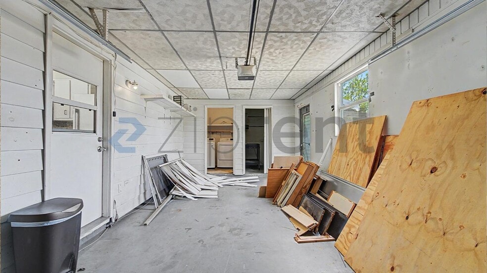 Building Photo - Unit