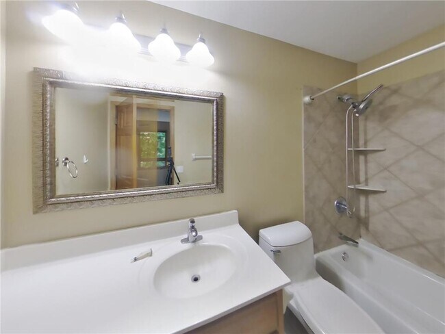 Building Photo - 8915 Umbria Pl N
