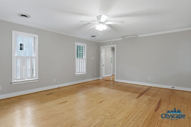 Building Photo - Charming Farmhouse-style Home Adjacent to Huguenot Park!
