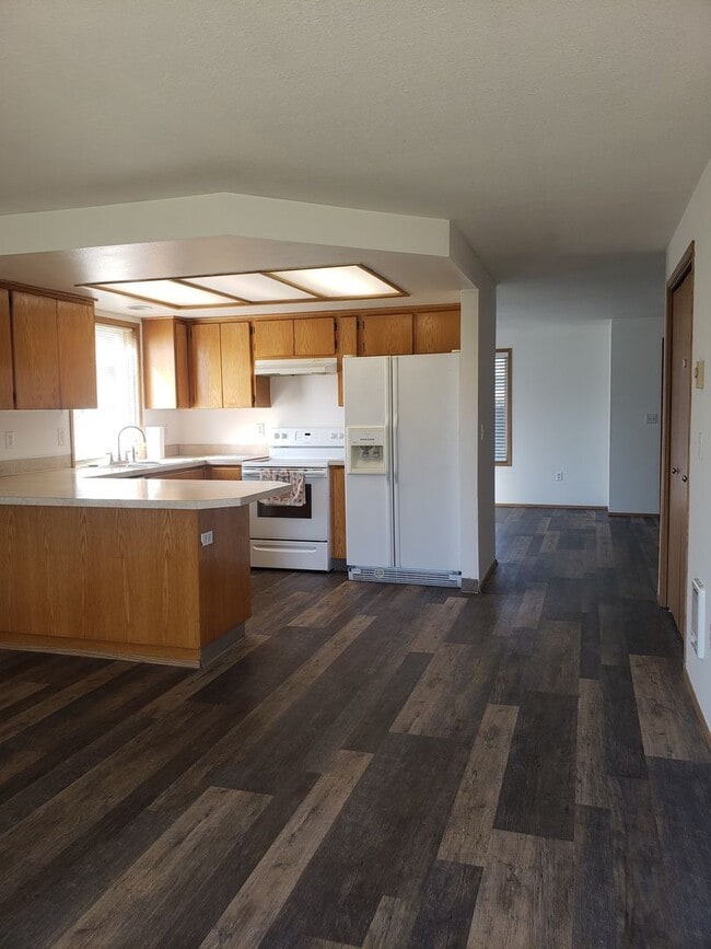 Building Photo - Charming Ranch-Style Home – 3 Bedroom, 2 Bath