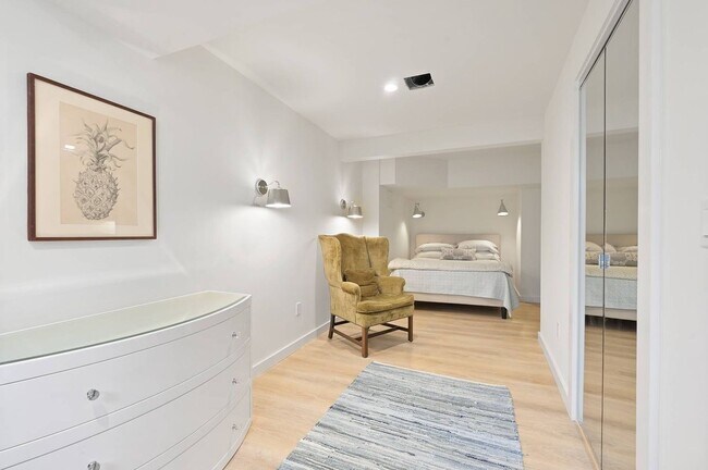 Building Photo - 35 Toylsome Ln