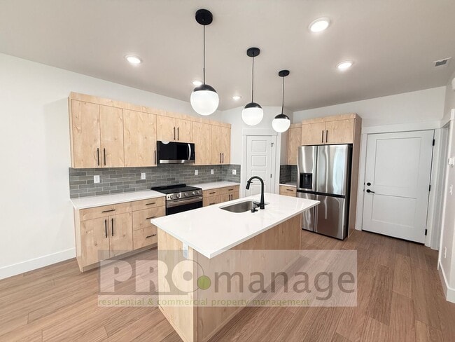 Building Photo - Gorgeous *NEW* Townhouse on the west side