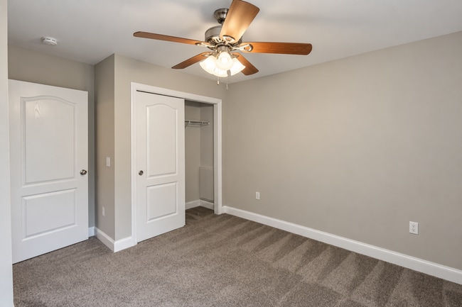 Building Photo - 1566 Lake Villa Cir