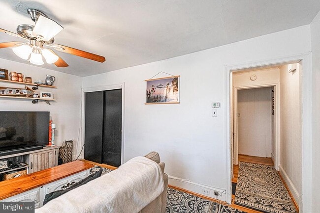 Building Photo - 330 W 3rd Ave