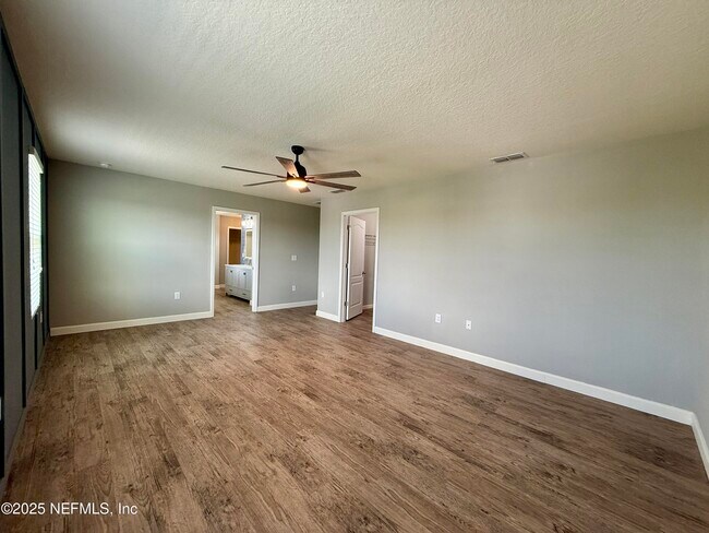 Building Photo - 2200 Pebble Point Dr