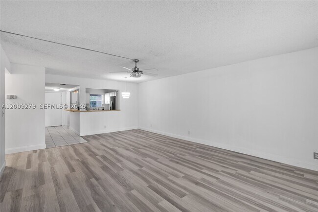 Building Photo - 8513 Old Country 415