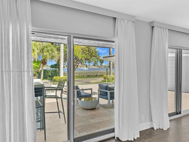 Building Photo - 840 South South Lake Drive, Hollywood, FL ...