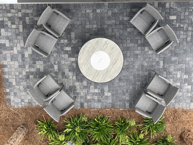 Building Photo - 141 Valdare Ln