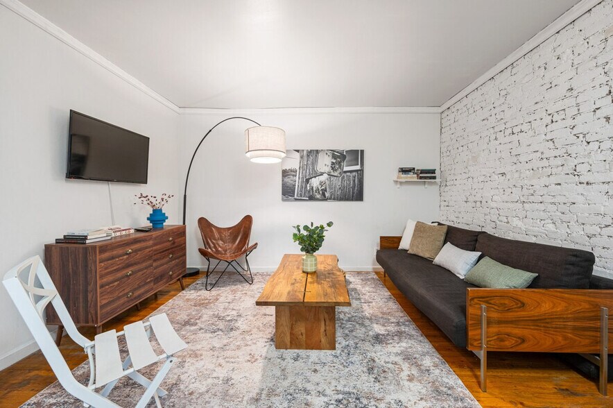 Building Photo - 341 W 30th St