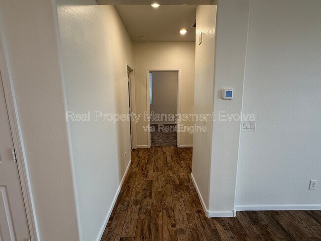 Building Photo - 36812 Yellowstone Dr