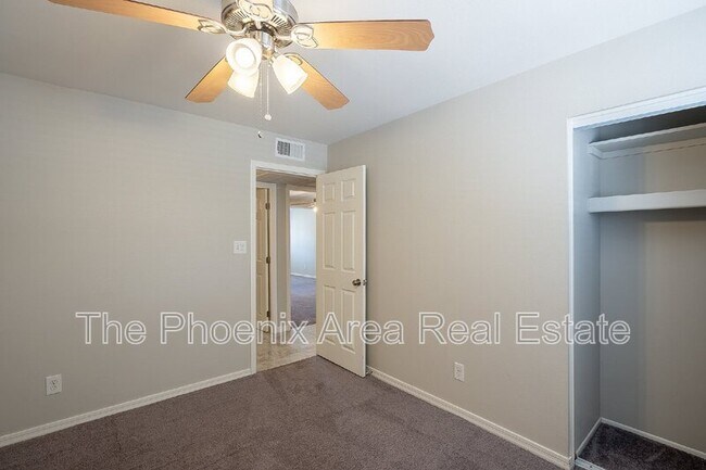 Building Photo - 522 E Balboa Dr