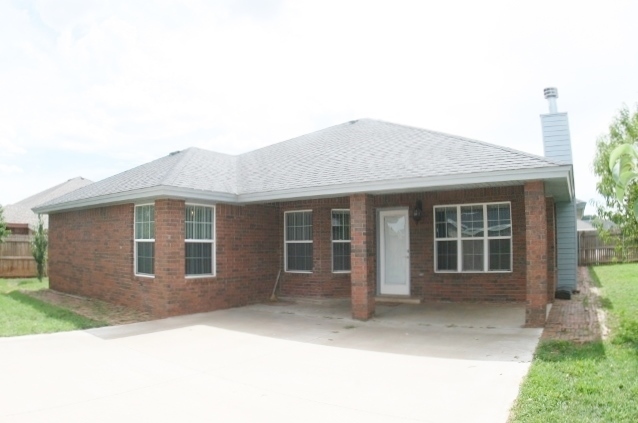 Building Photo - Open Floor Plan,  Fruit Trees, Pets Allowed