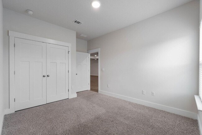 Building Photo - Shoal River Landing Must See w/ 3-car garage!