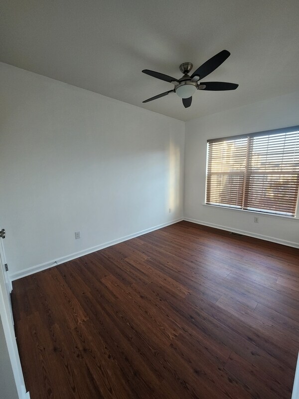 Building Photo - 1233 Parish Ave