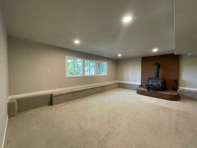 Building Photo - 27 Acres of Private Valley Remodeled Home In Damascus 3Bd/3Ba with Basement!!! Beautiful Deck wit...