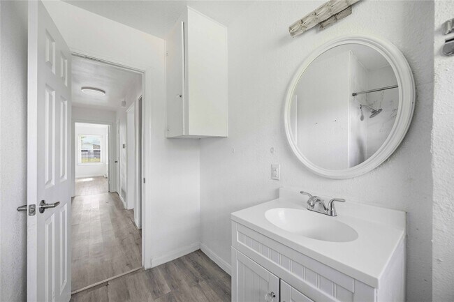 Building Photo - 5919 Van Fleet St