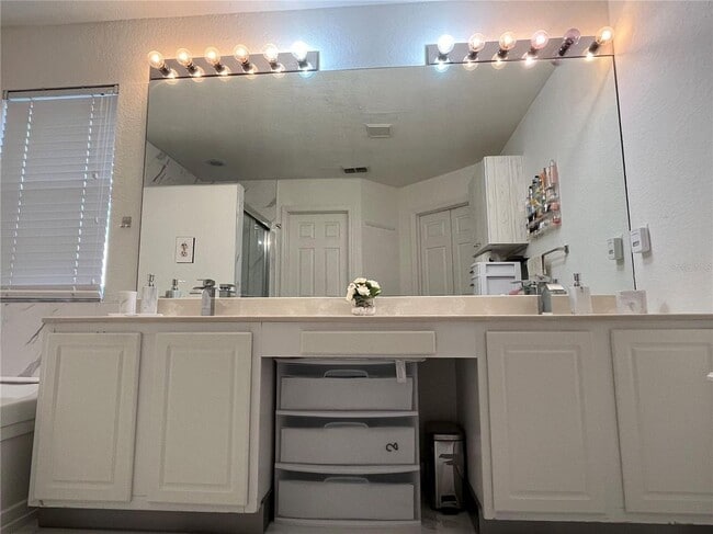 Building Photo - 8674 Abbotsbury Dr