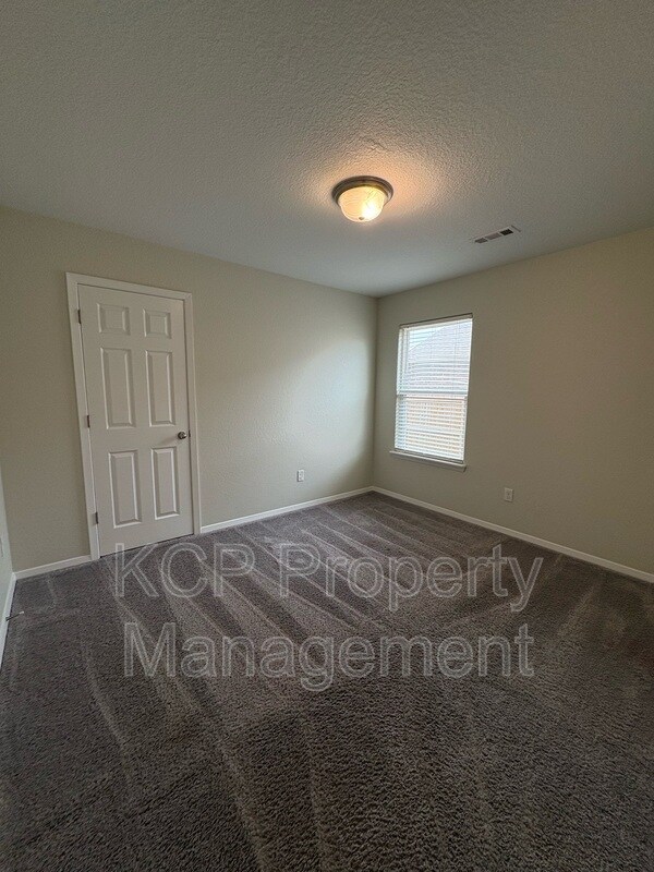 Building Photo - 6706 SW Whitmarsh Rd