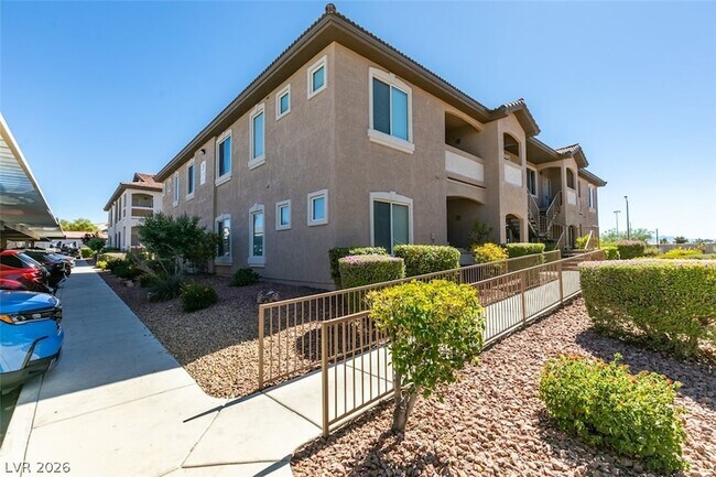 Building Photo - 2305 W Horizon Ridge Pkwy