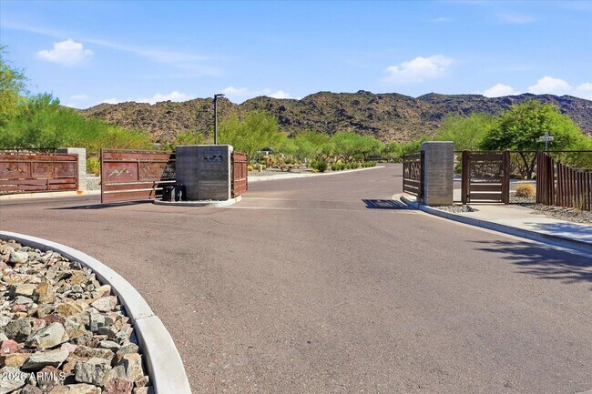 Building Photo - 1118 E Paseo Way