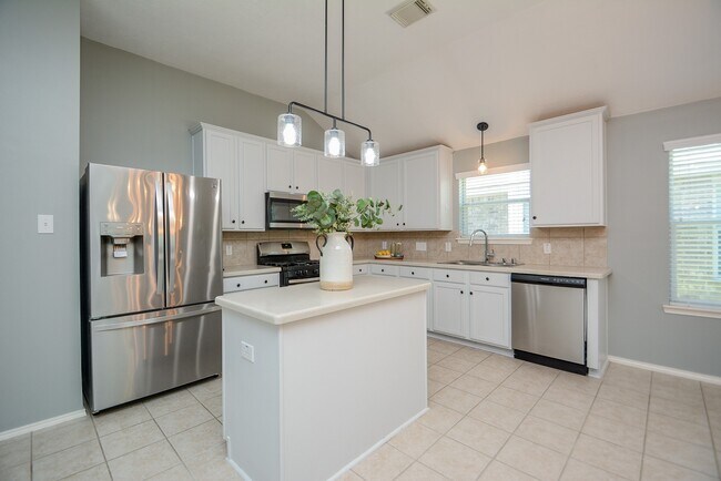 Building Photo - 24914 Oconee Dr