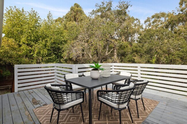 Building Photo - Updated Woodland Estates Home