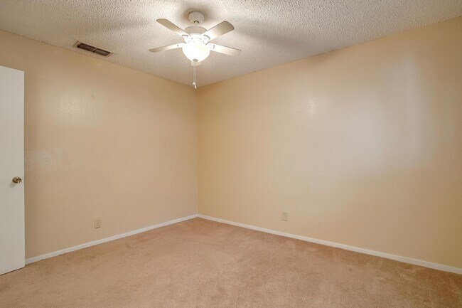 Building Photo - One Side of Very Nice Duplex West Granbury- 2 Bed, 2 Bath- 76049