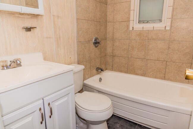 Building Photo - ONE MONTH FREE-Sign by 2/28/2026: Walk to Carytown & the Fan