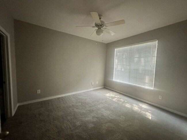 Building Photo - 13703 Richmond Park Dr N