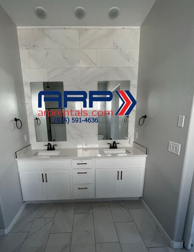 Building Photo - LUXURIOUS HOME FOR RENT