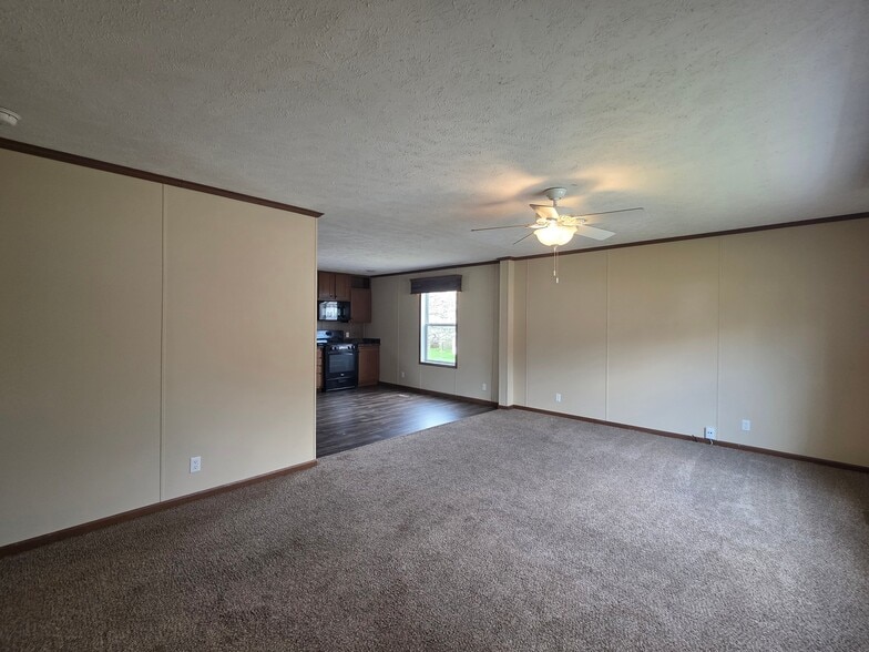 Building Photo - 429 Laurel Leah