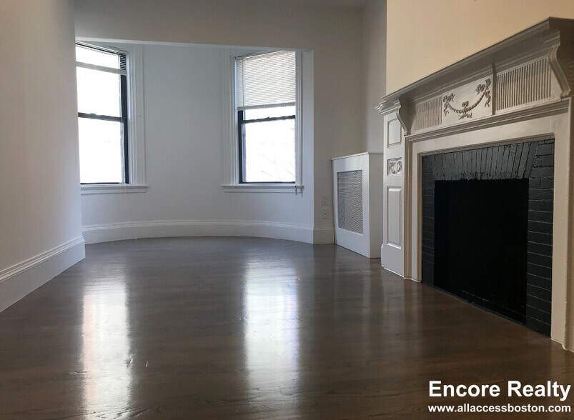 Building Photo - 503 Beacon St