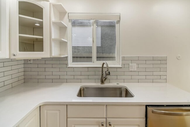 Building Photo - 5004 E Hinsdale Pl